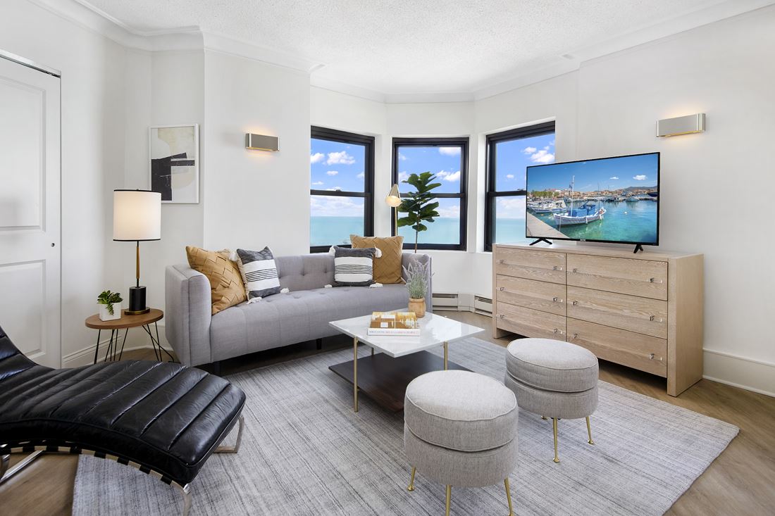 The Deco North Lake Shore Apartments photo